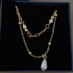 NIB Elegant Gold and Pearl Necklace